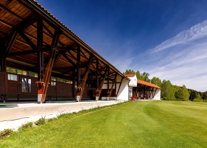 מלון Cihelny Golf & Wellness קרלובי וארי