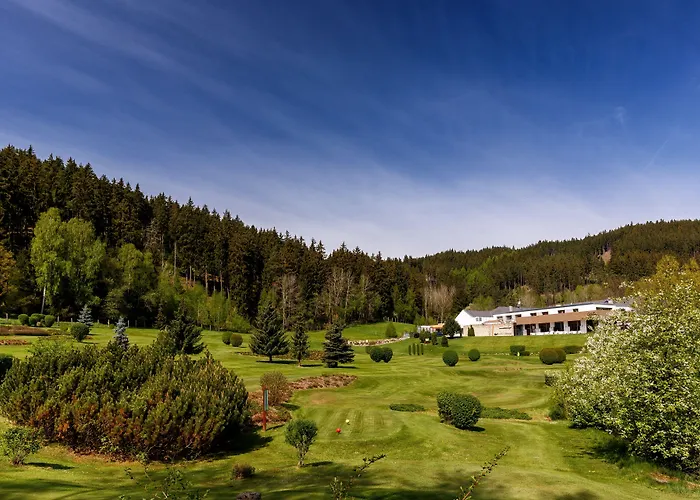 Cihelny Golf & Wellness מלון קרלובי וארי